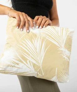 Aloha Collection MAX Day Palms White On Sand