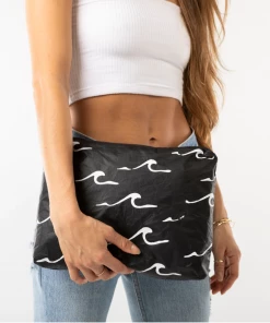 Aloha Collection White On Black Mid Seaside